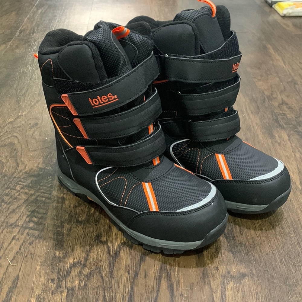 Totes boys winter boots size 5
